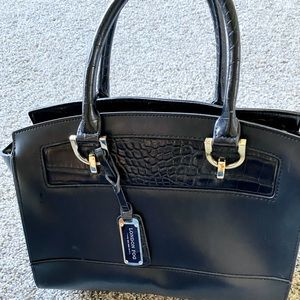 Elegant London Fog Leather Bag